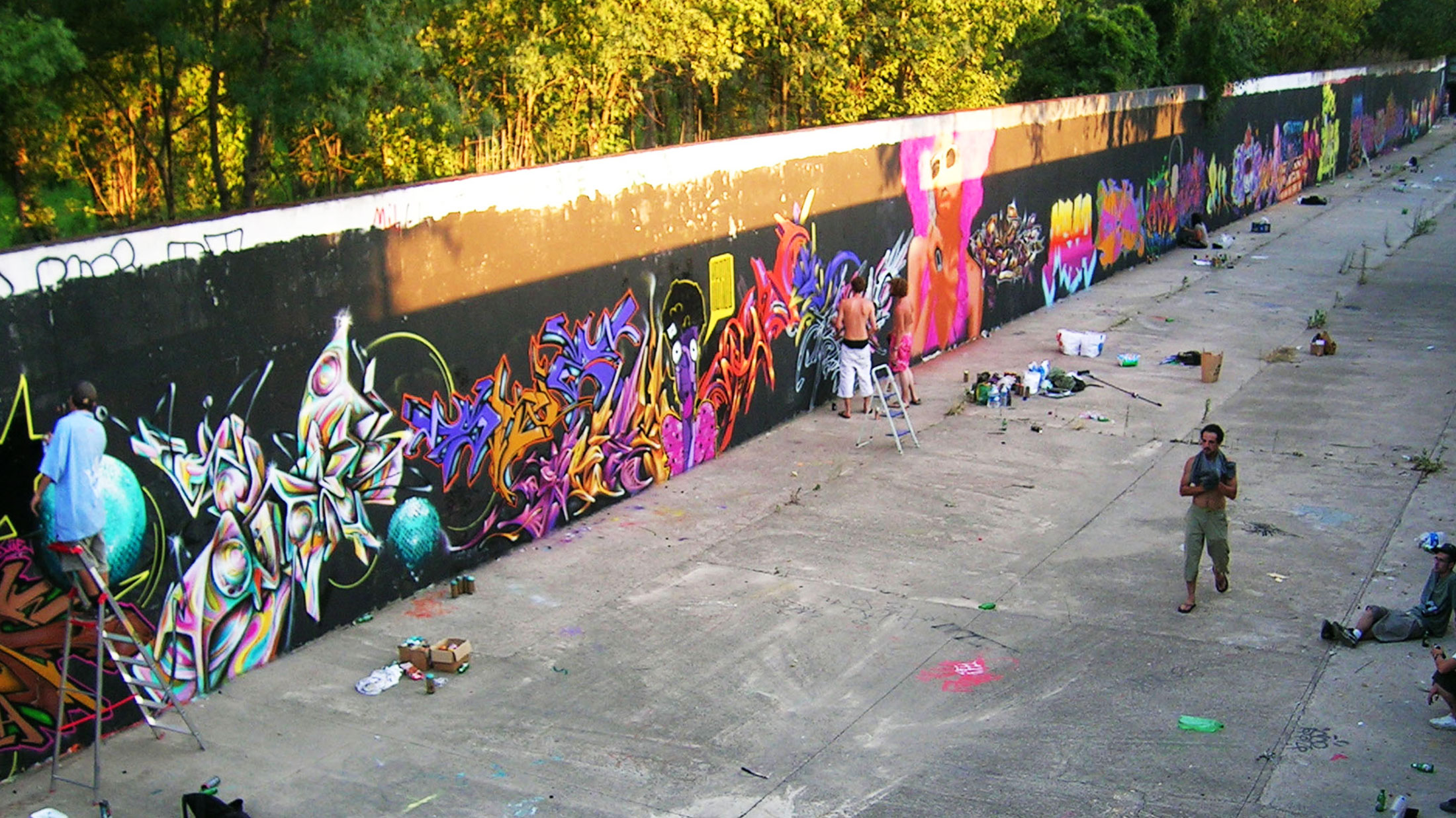 Fresque graffiti canal perpignan