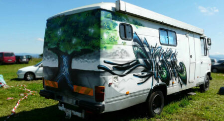 camion-graffiti-deft-street-art