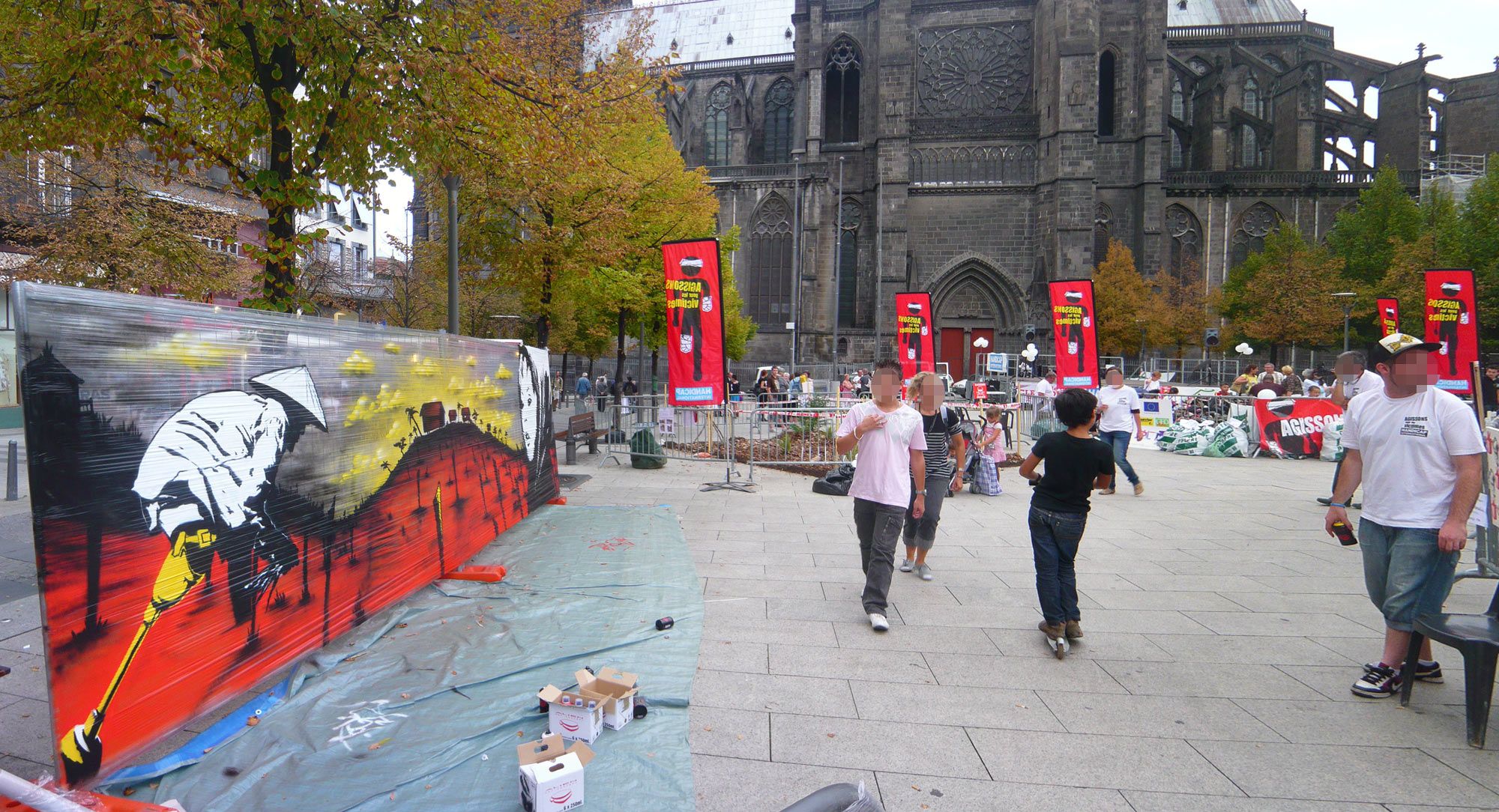 graffiti-clermont-ferrand-street-art-handicap-international-pyramide-de-chaussures