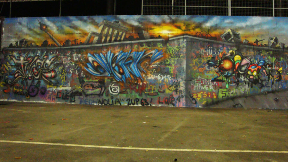 fresque-mur-de-berlin-graffiti-street-art